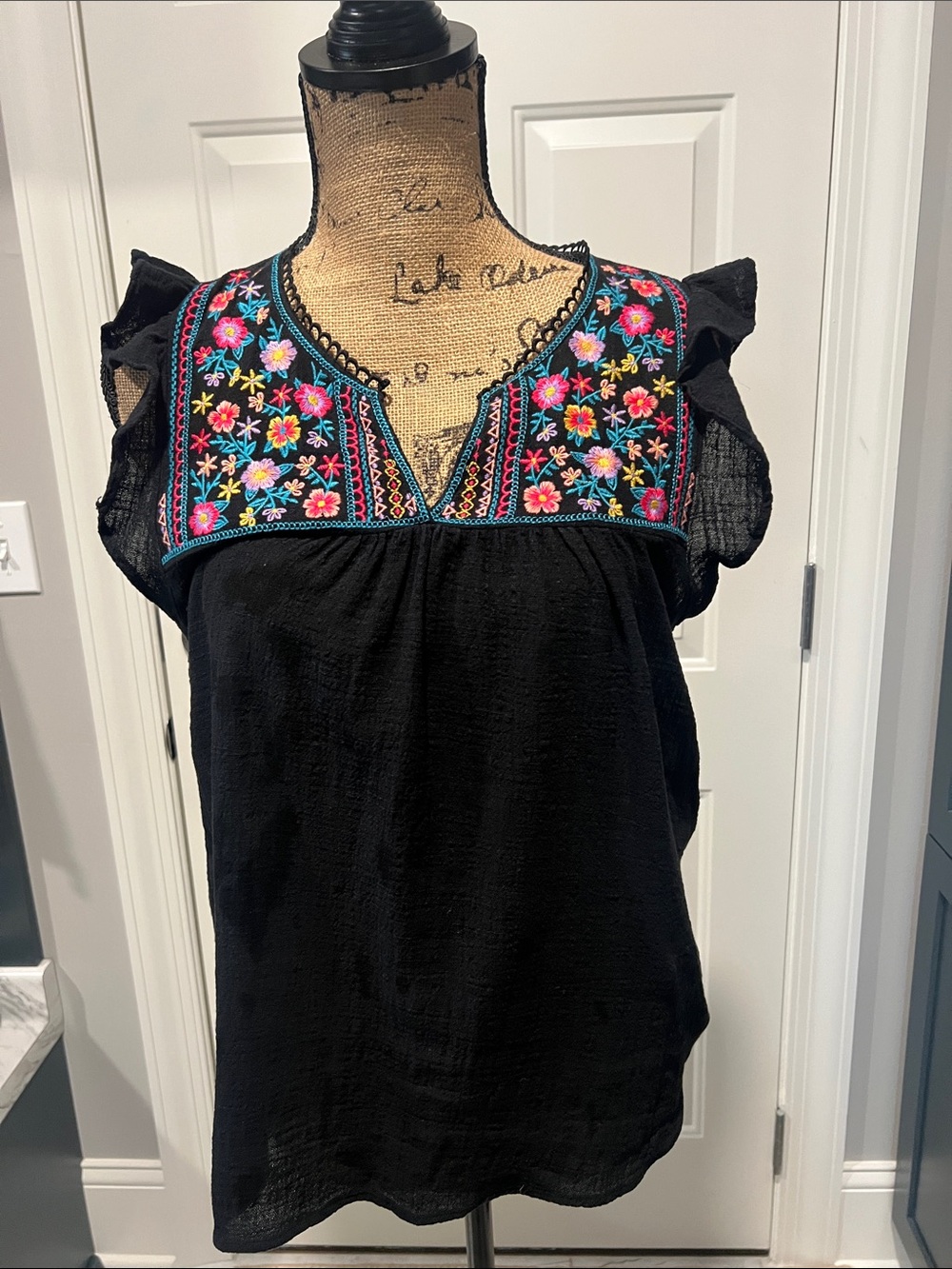 Savanna Jane Sz S Black Flutter-Sleeve Top Boho Embroidered Floral Concert